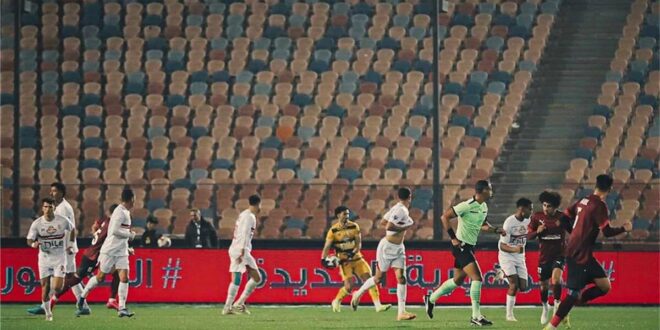 لاعبو سيراميكا كليوباترا والزمالك في الملعب