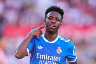 لاعب ريال مدريد فينيسيوس جونيور يحتفل بهدف