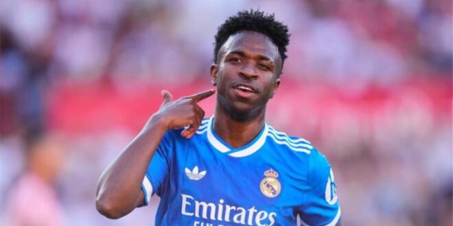 لاعب ريال مدريد فينيسيوس جونيور يحتفل بهدف