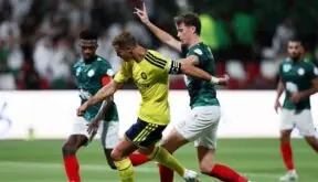 لاعبو النصر يحتفلون بهدف الفوز ضد الاتفاق