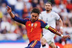 لاعب برشلونة فيران توريس خلال مباراة