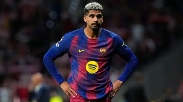 رونالد أراوخو لاعب برشلونة الجديد في صفوف ليفربول