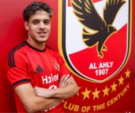 صورة لمحمود صلاح بقميص النادي الأهلي