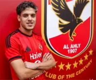 صورة لمحمود صلاح بقميص النادي الأهلي