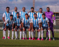 لاعب كرة القدم خالد عوض يرتدي قميص نادي بيراميدز