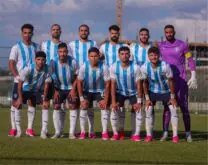 لاعب كرة القدم خالد عوض يرتدي قميص نادي بيراميدز