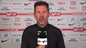 دييجو سيميوني مدرب أتلتيكو مدريد يتحدث في مؤتمر صحفي