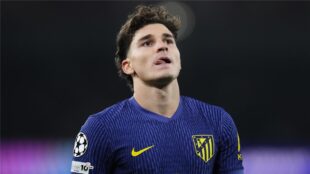 مدرب أتلتيكو مدريد دييجو سيميوني يتحدث خلال مؤتمر صحفي