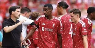 كذبة بيضاء: حقيقة غياب لاعب ليفربول قبل انتقاله الصيفي