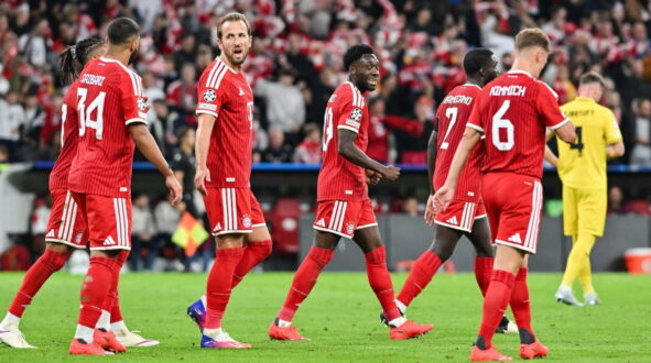 لاعبو بايرن ميونخ يحتفلون بتسجيل هدف ضد بودو جليمت في دوري أبطال أوروبا