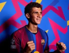 حمزة عبد الكريم لاعب برشلونة يرتدي قميص الفريق في دوري أبطال أوروبا