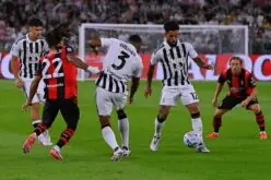 لاعب يوفنتوس يحتفل بتسجيل هدف التعادل ضد ميلان