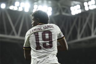 لامين يامال نجم برشلونة وإسبانيا يحتفل بهدف في نهائي كأس العالم