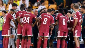 لاعبو ريال مدريد يحتفلون بهدف خلال مباراة بدوري أبطال أوروبا