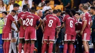 لاعبو ريال مدريد يحتفلون بهدف خلال مباراة بدوري أبطال أوروبا