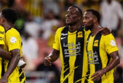 لاعبو الأهلي يشعرون بالإحباط بعد خسارة مباراة في الدوري السعودي