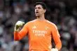 تيبو كورتوا حارس مرمى ريال مدريد يحتفل بالفوز