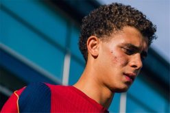 لاعب برشلونة حمزة عبد الكريم يتدرب مع الفريق