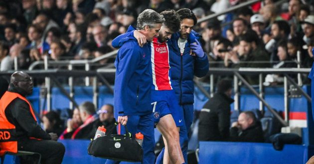لاعب باريس سان جيرمان خاتشيفا كفاراتسخيليا يعبر عن حزنه بعد إصابته