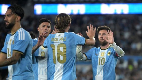 نيكو باز لاعب كومو ومنتخب الأرجنتين