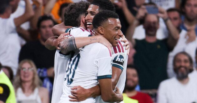 كيليان مبابي يحتفل بتسجيل هدف لريال مدريد ضد برشلونة في الكلاسيكو