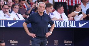 جوزيه مورينيو وكيليان مبابي في ملعب ريال مدريد